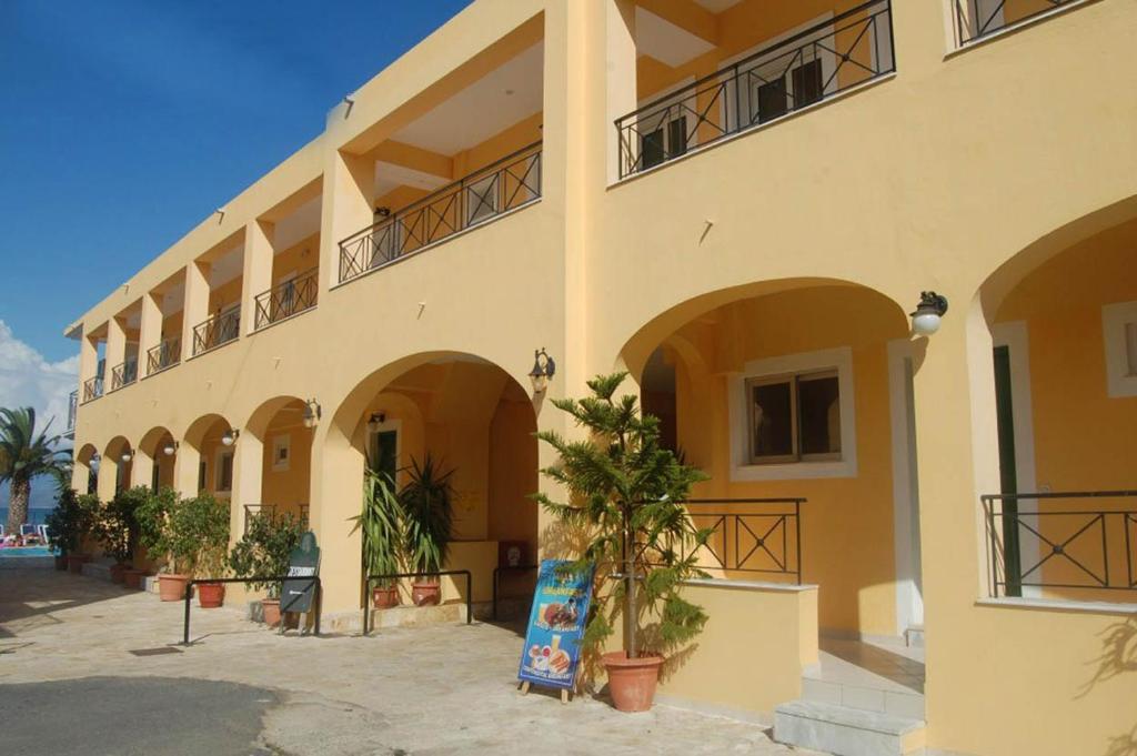 Lemon Grove And Aparthotel 2*