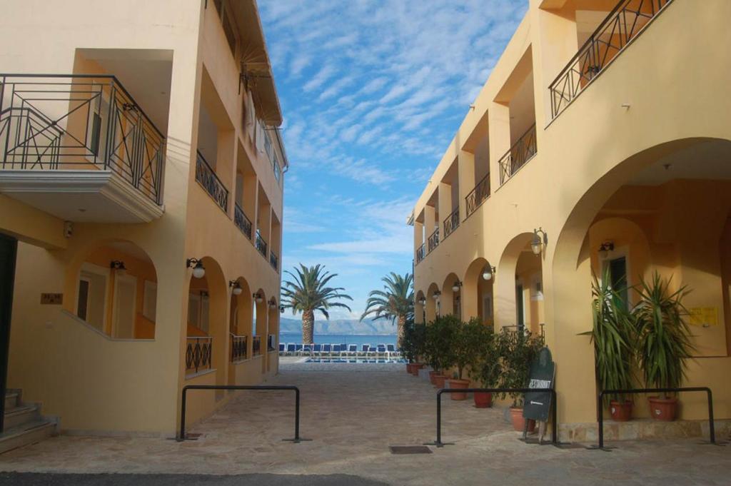Lemon Grove And Aparthotel