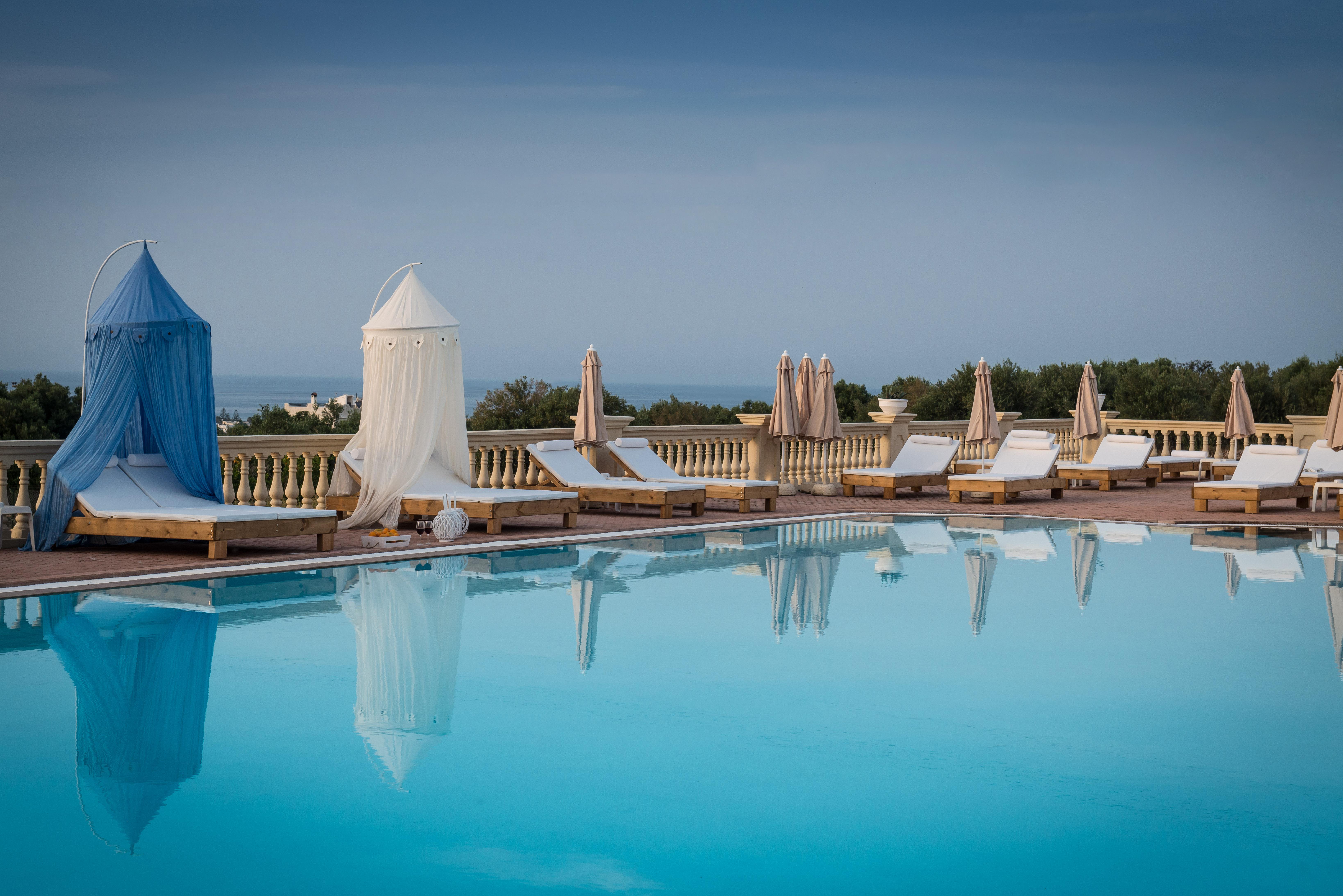 Notos Heights & Aparthotel