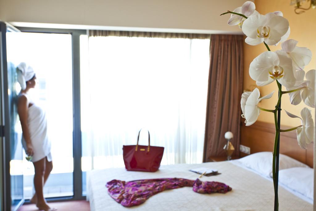 Crystal Hotel Athens