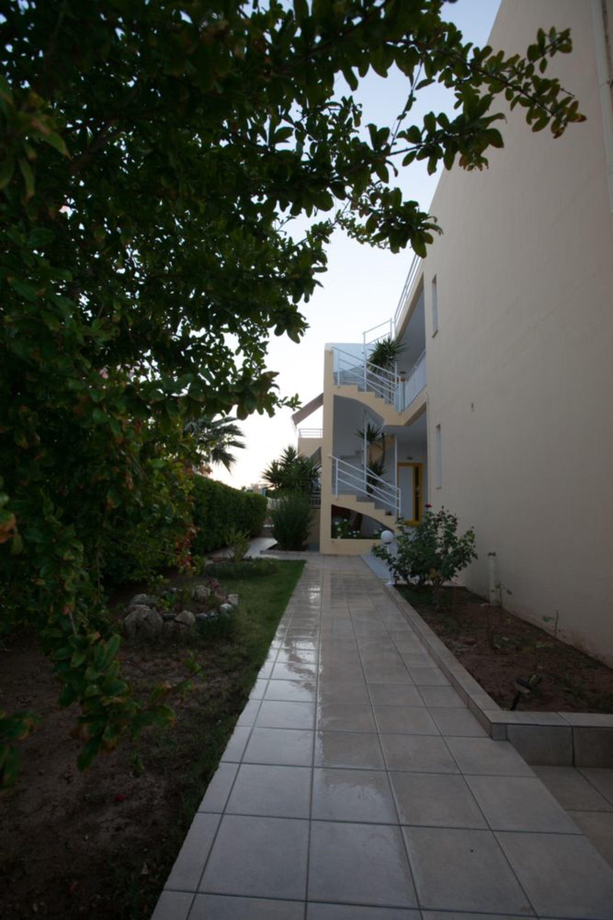 Aparthotel Cosmi Apts By Estia 3*