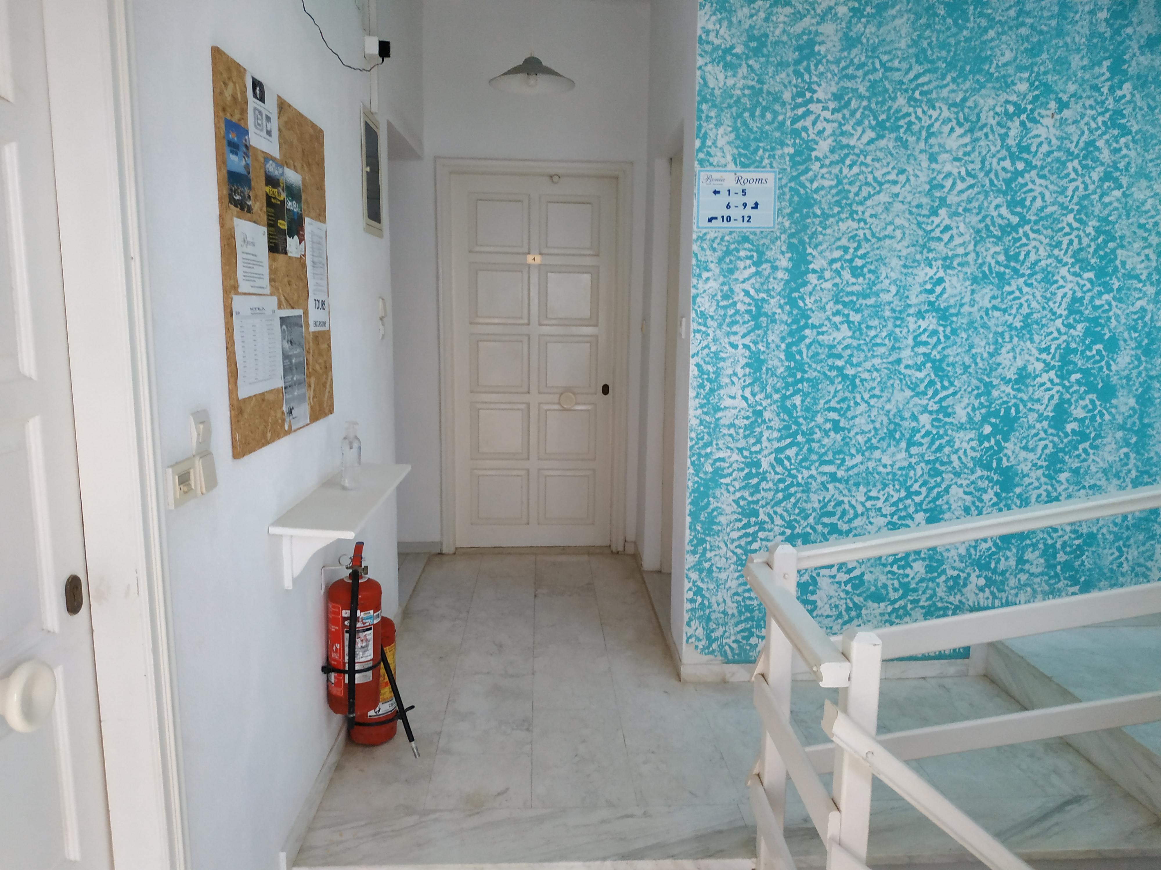 Renia Aparthotel