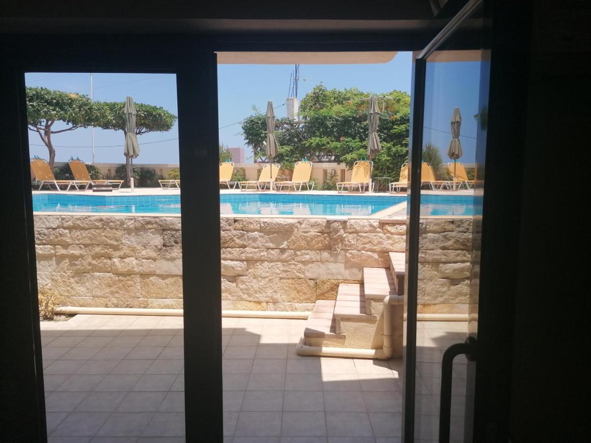 Villiana Aparthotel 3*