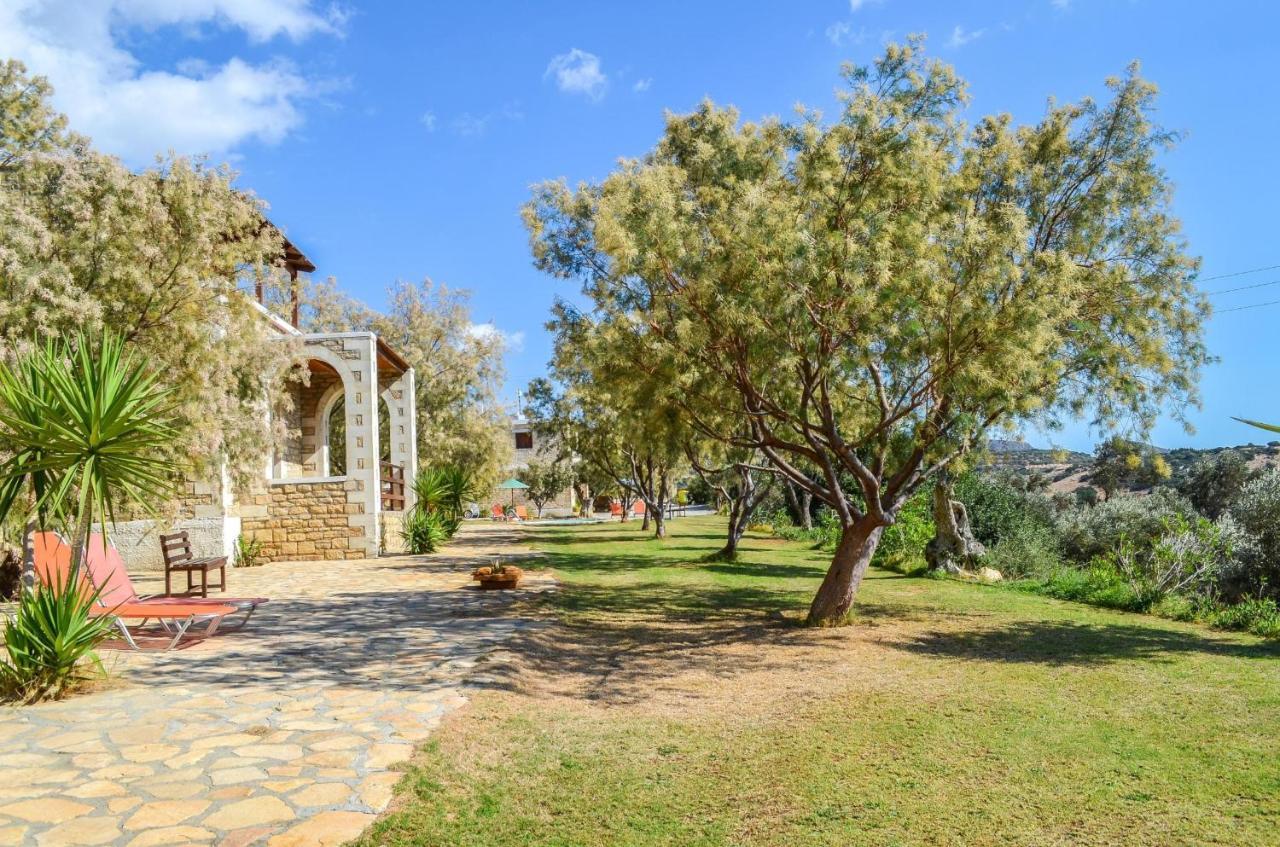 Petra-mare 8 * Akoumia