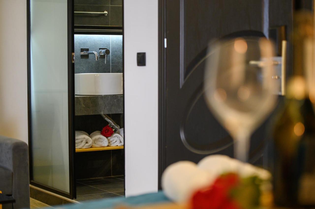 Platinum Apartment *