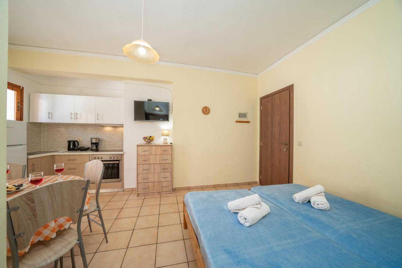 Aparthotel Alexatos &