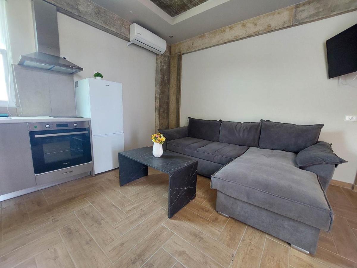 Apartment Kochylari *