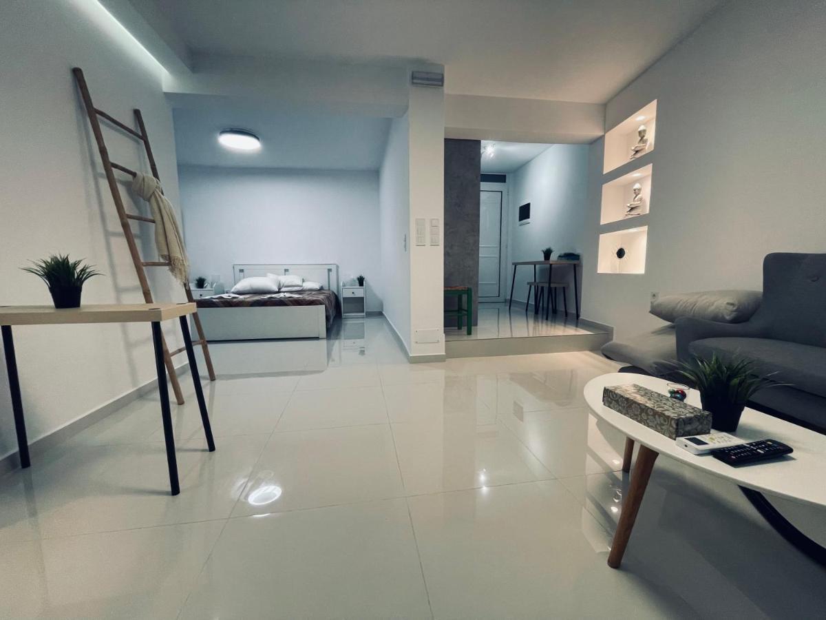 Apartment Haris White Roussospition