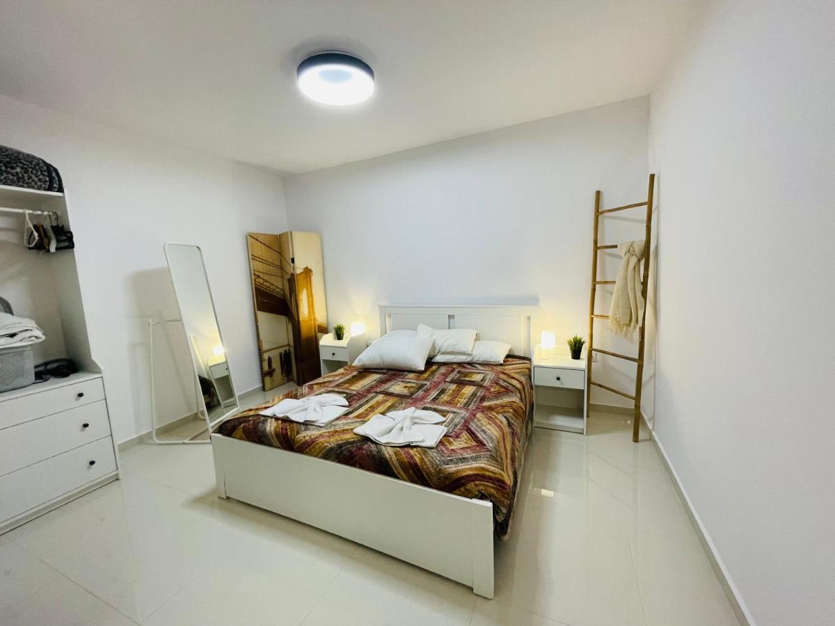 Apartment Haris White Roussospition