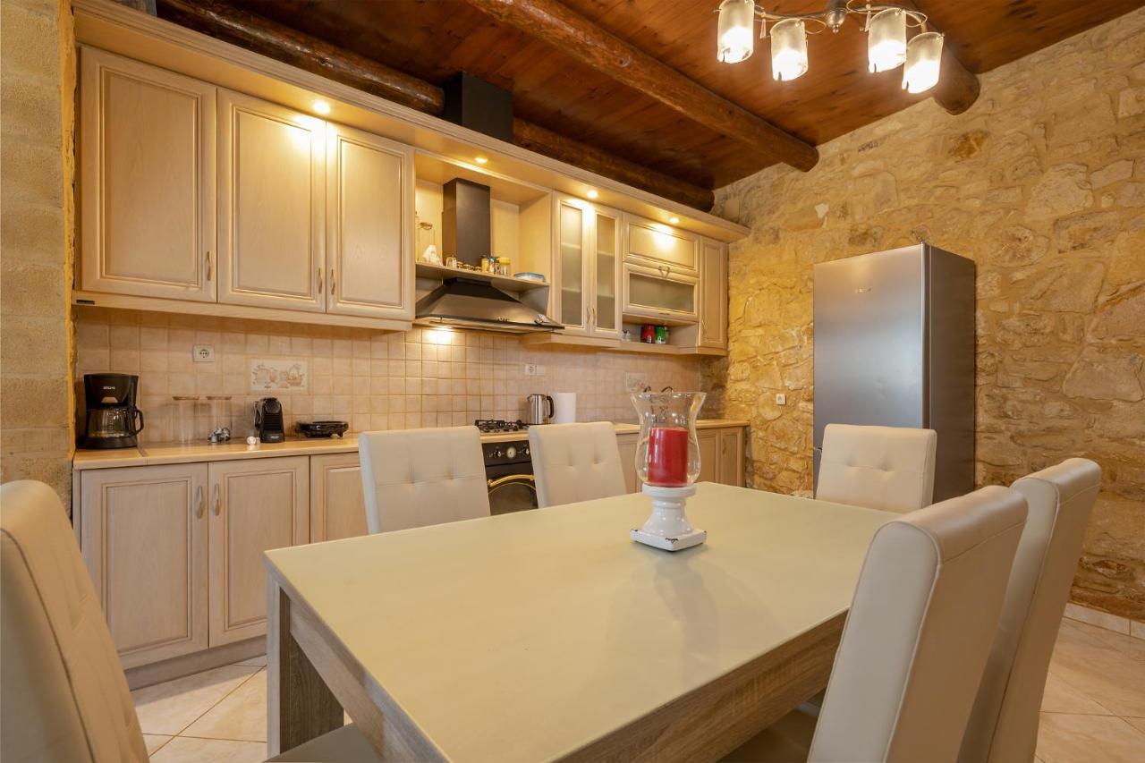 Dimitris Villa