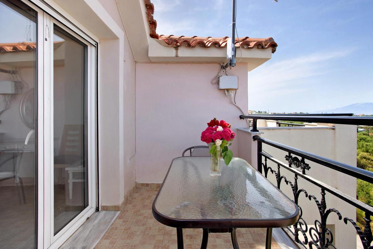 Yiannis Sea View 9 *