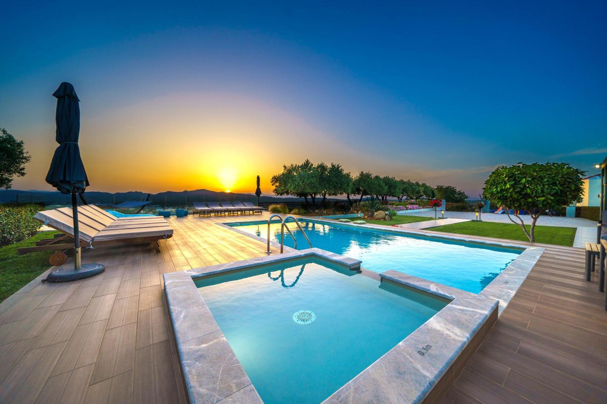 Mythic Olive - Heated Pool - Amazing View