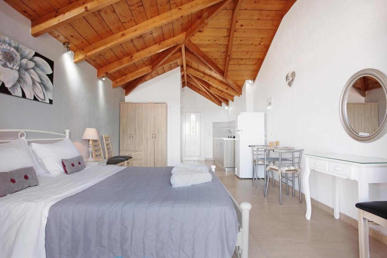 Yiannis Sea View 9 *
