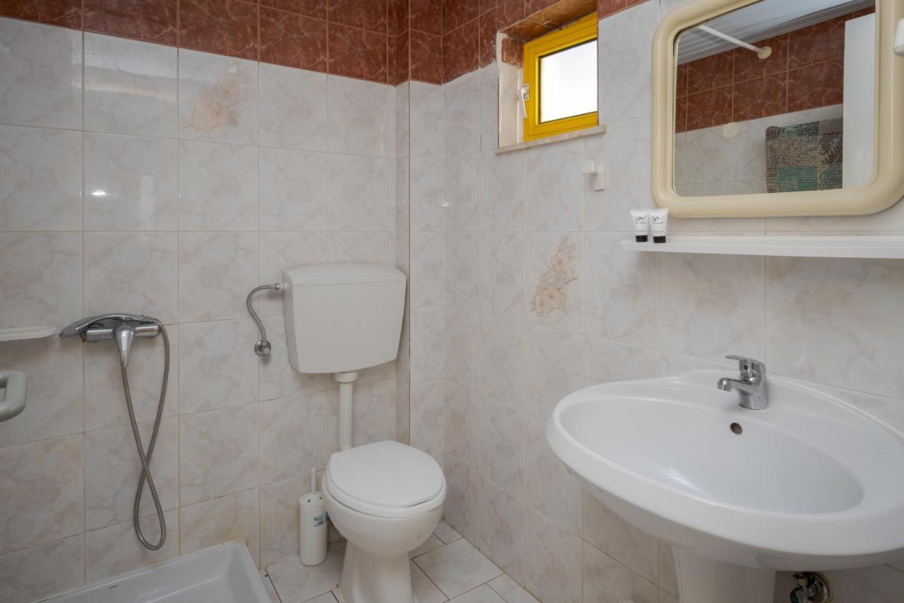Aparthotel Cosmi Apts By Estia