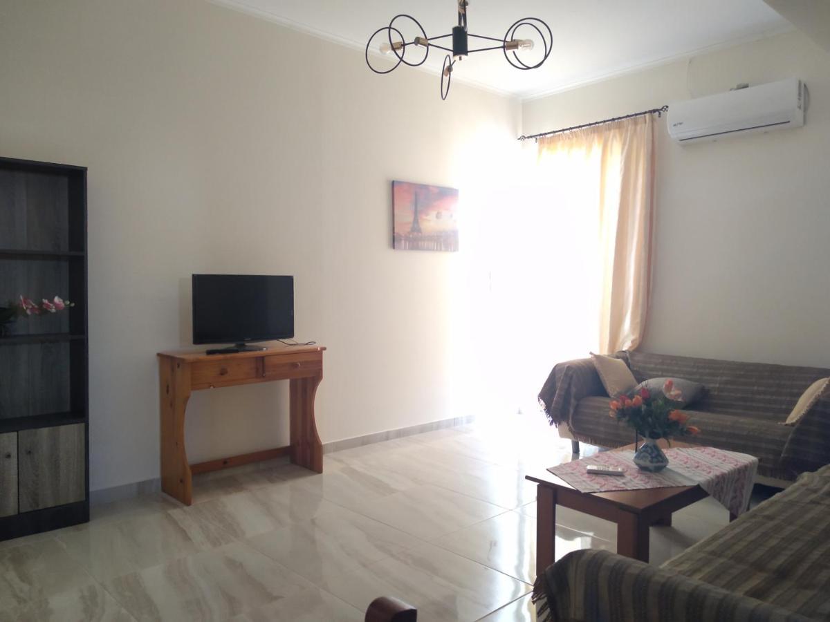 Pyrgos Aparthotel 2*