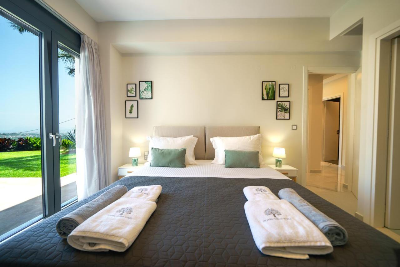 Mythic Olive - Heated Pool - Amazing View Villa *