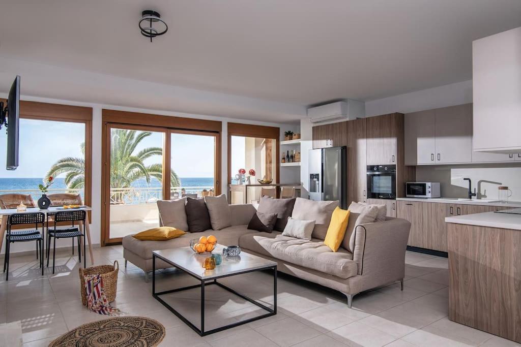 Beachfront Orange Apt-ligaria Holiday home *