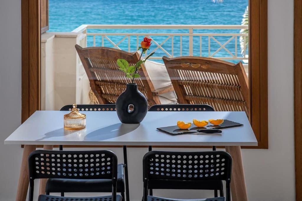 Holiday home Beachfront Orange Apt-ligaria *