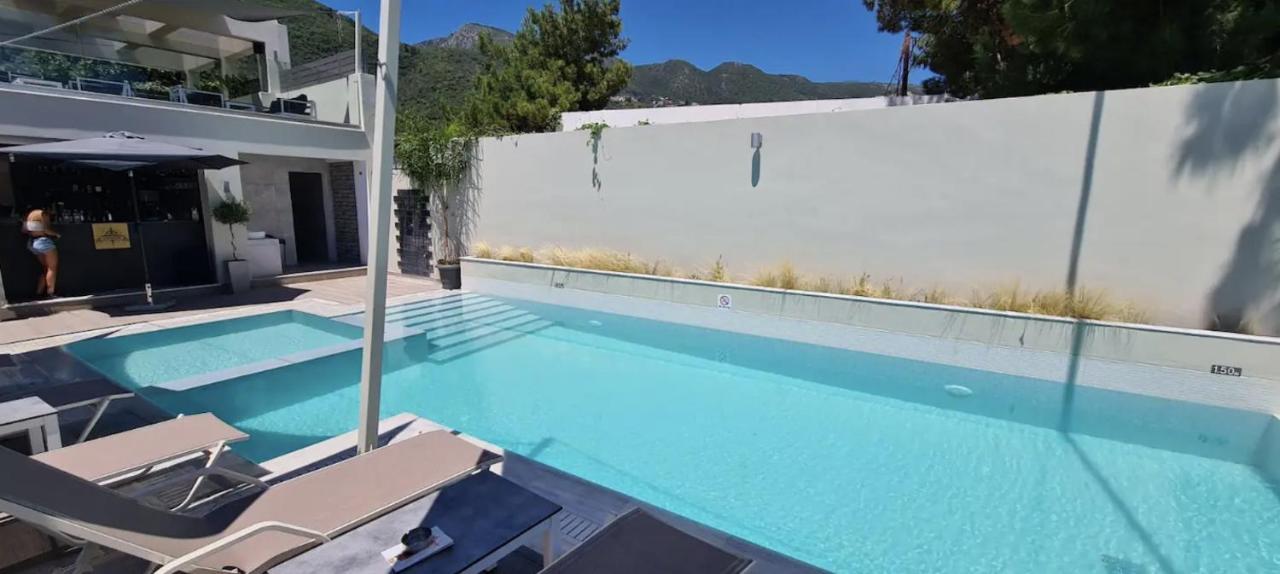 Windrose - Shared Pool Apartment Ipsos