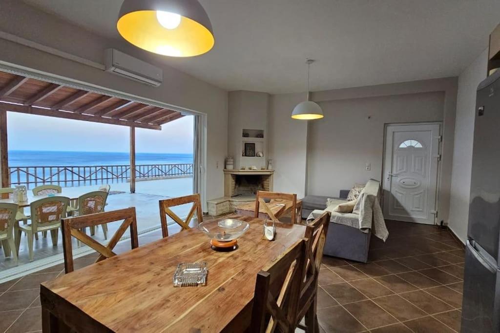 Apartment Amazing Seafront House With Private Beach