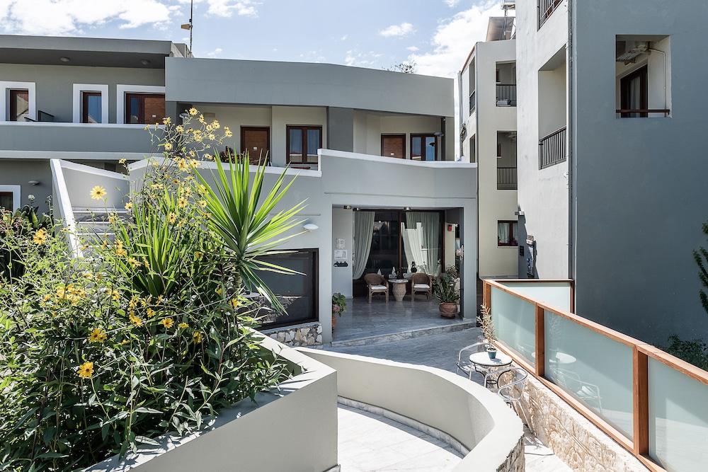Aparthotel Casa Maria Apts 2*