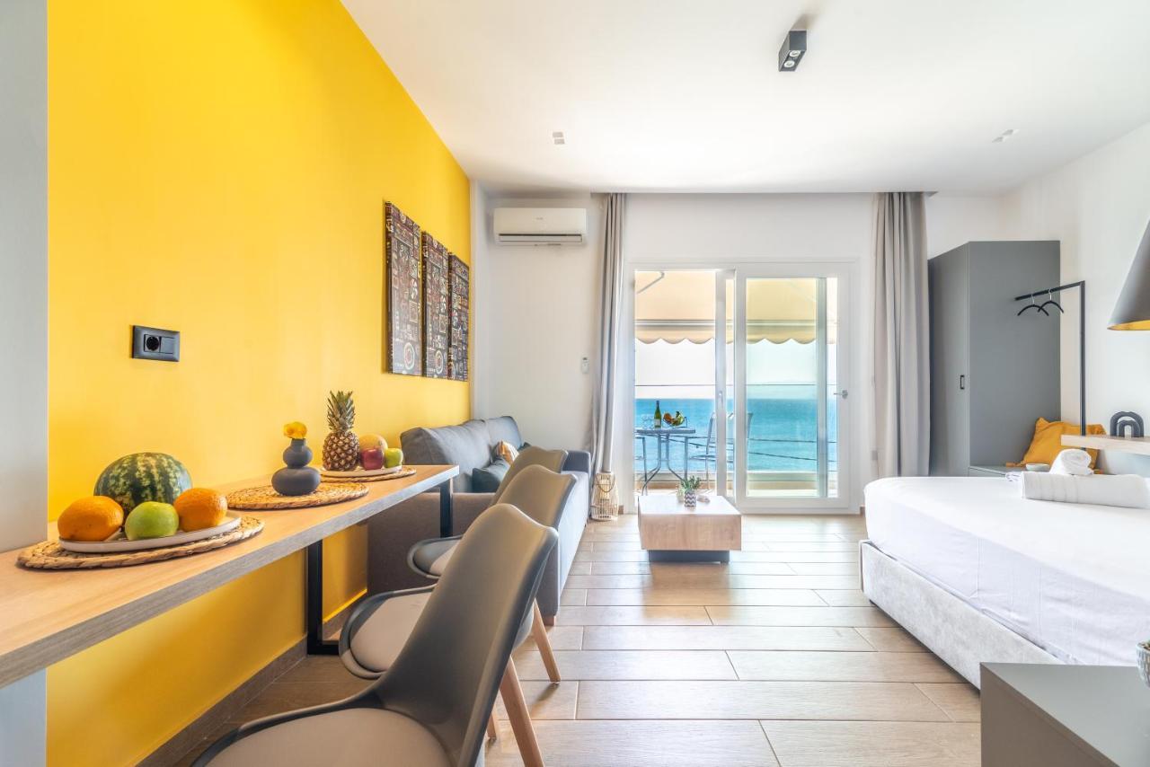 Luxury Seaside Apartment *