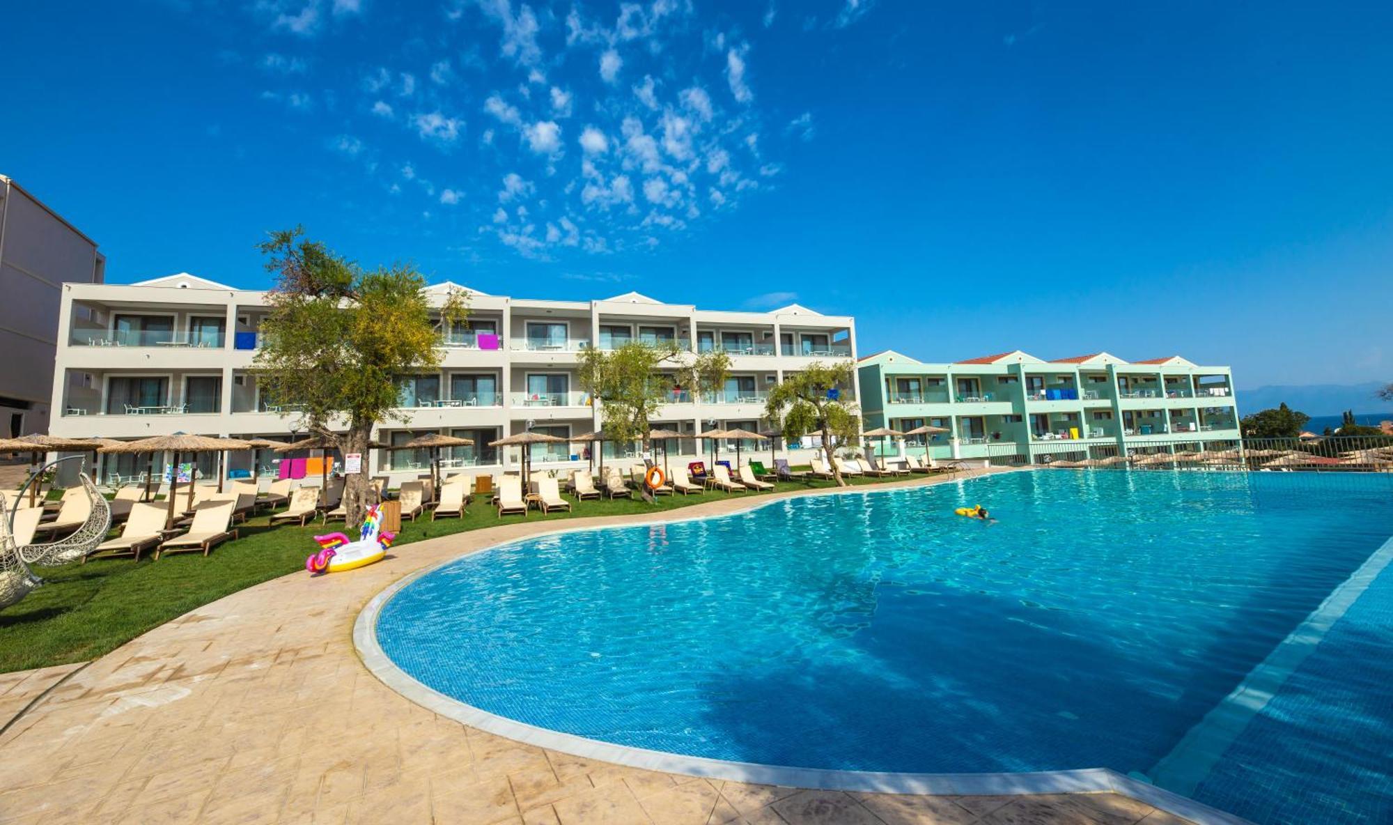 Robolla Aparthotel 4*