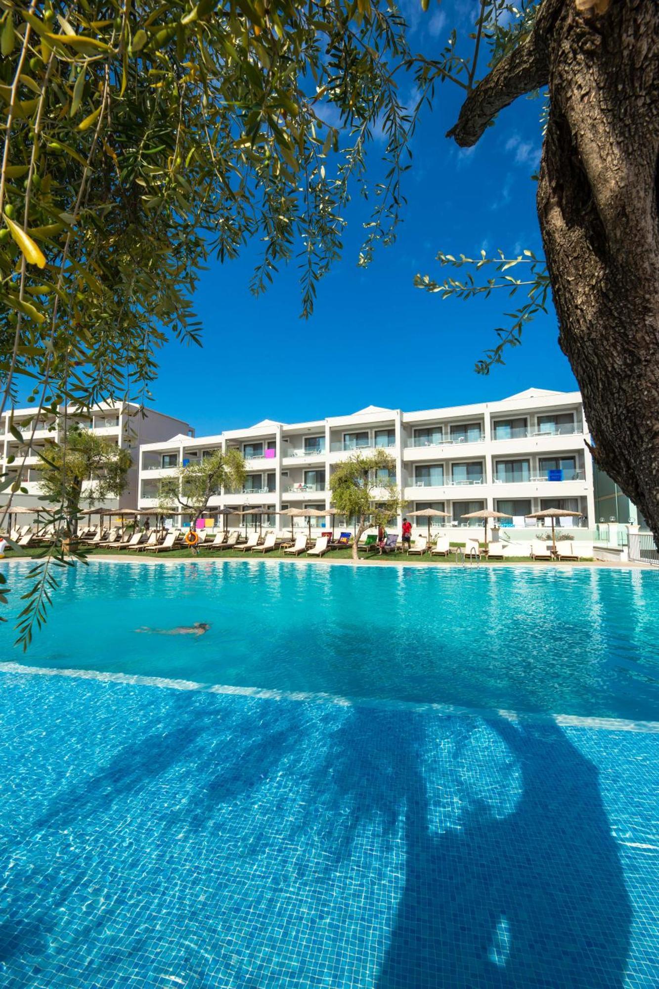 Robolla Aparthotel Roda (Corfu)