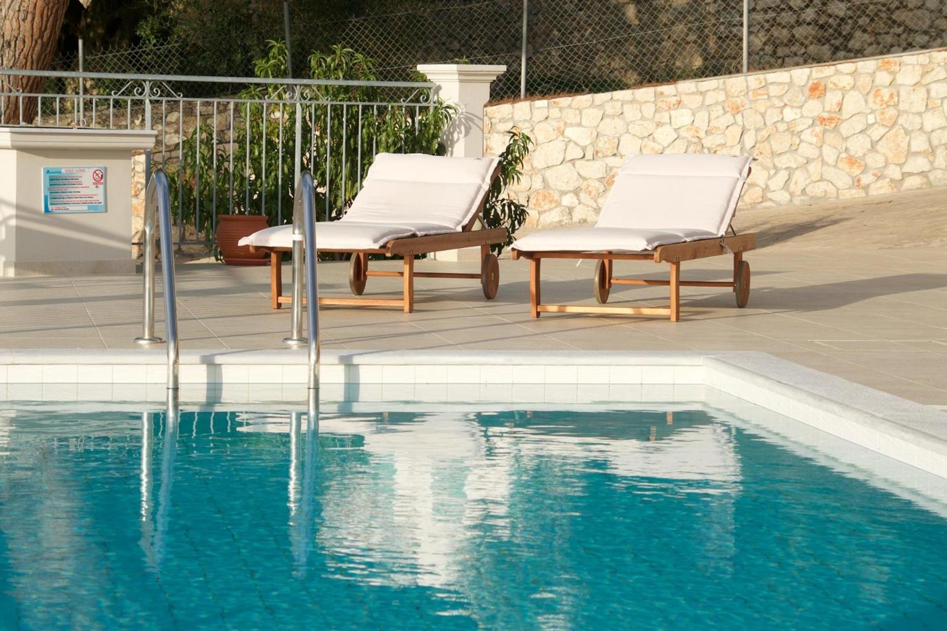 Villa Vryonis By Vintage Travel *
