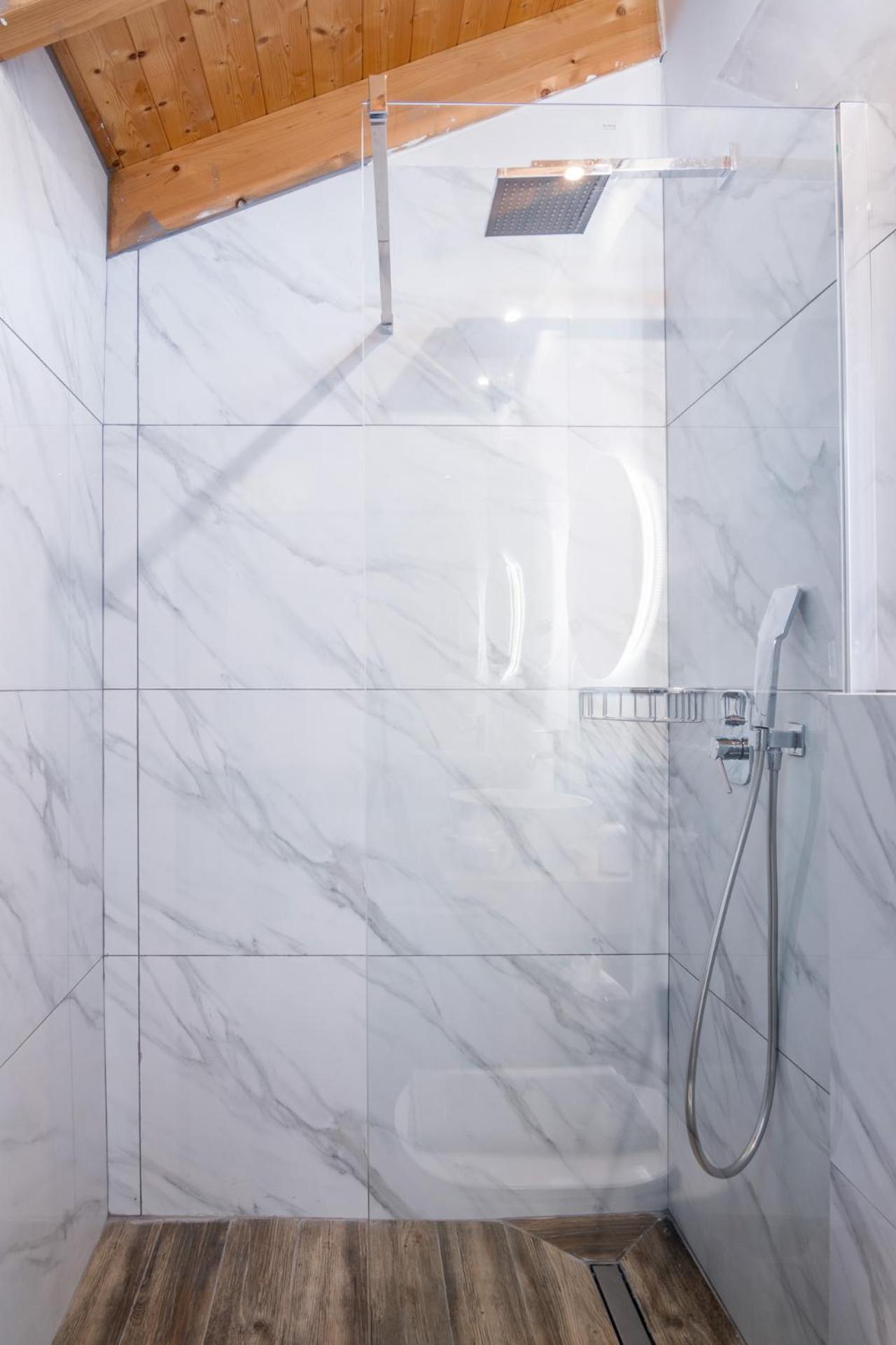 Windrose - Shared Pool Apartment *
