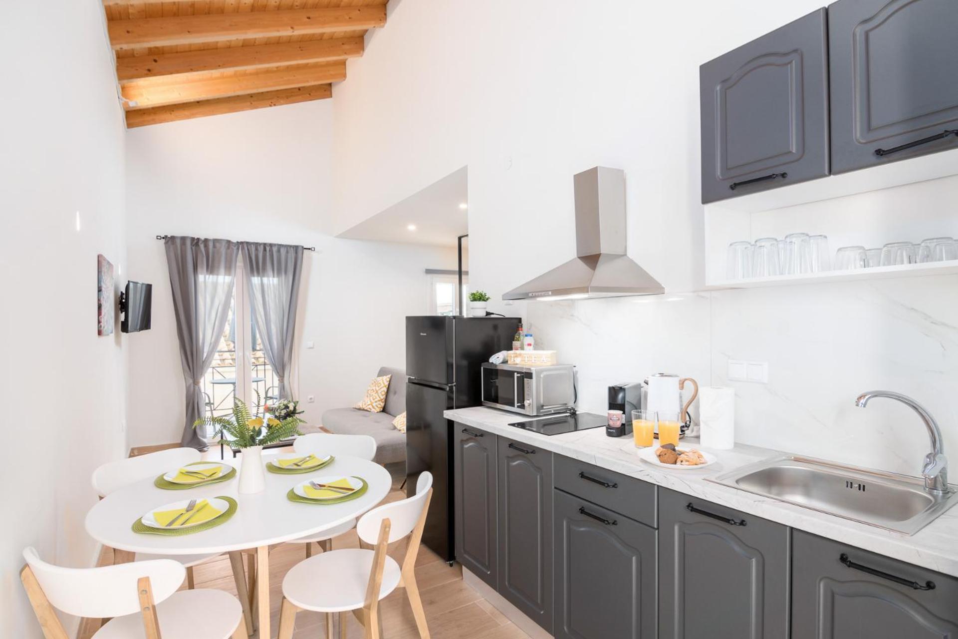 Windrose - Shared Pool Apartment