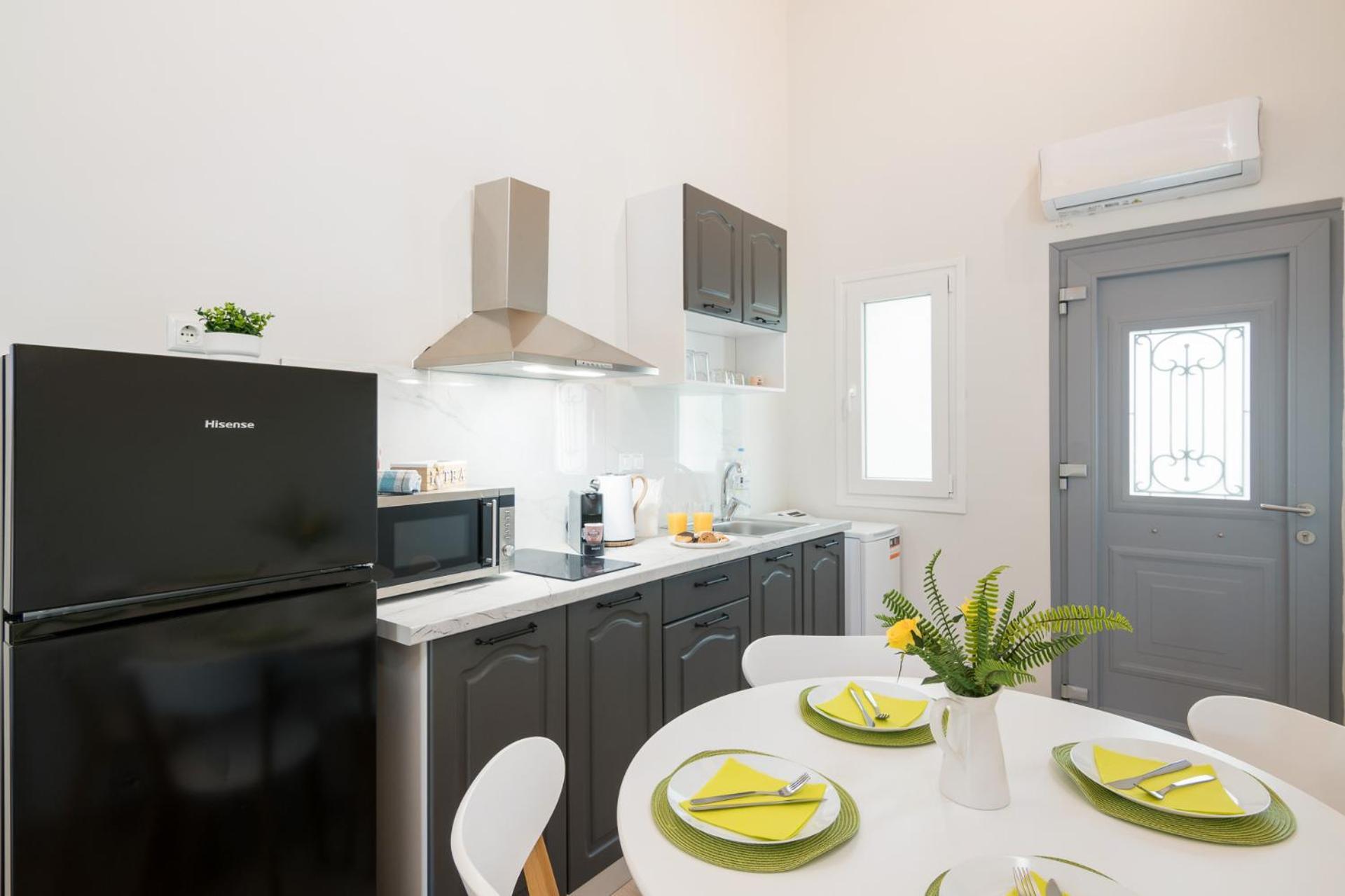 Windrose - Shared Pool Apartment Ipsos