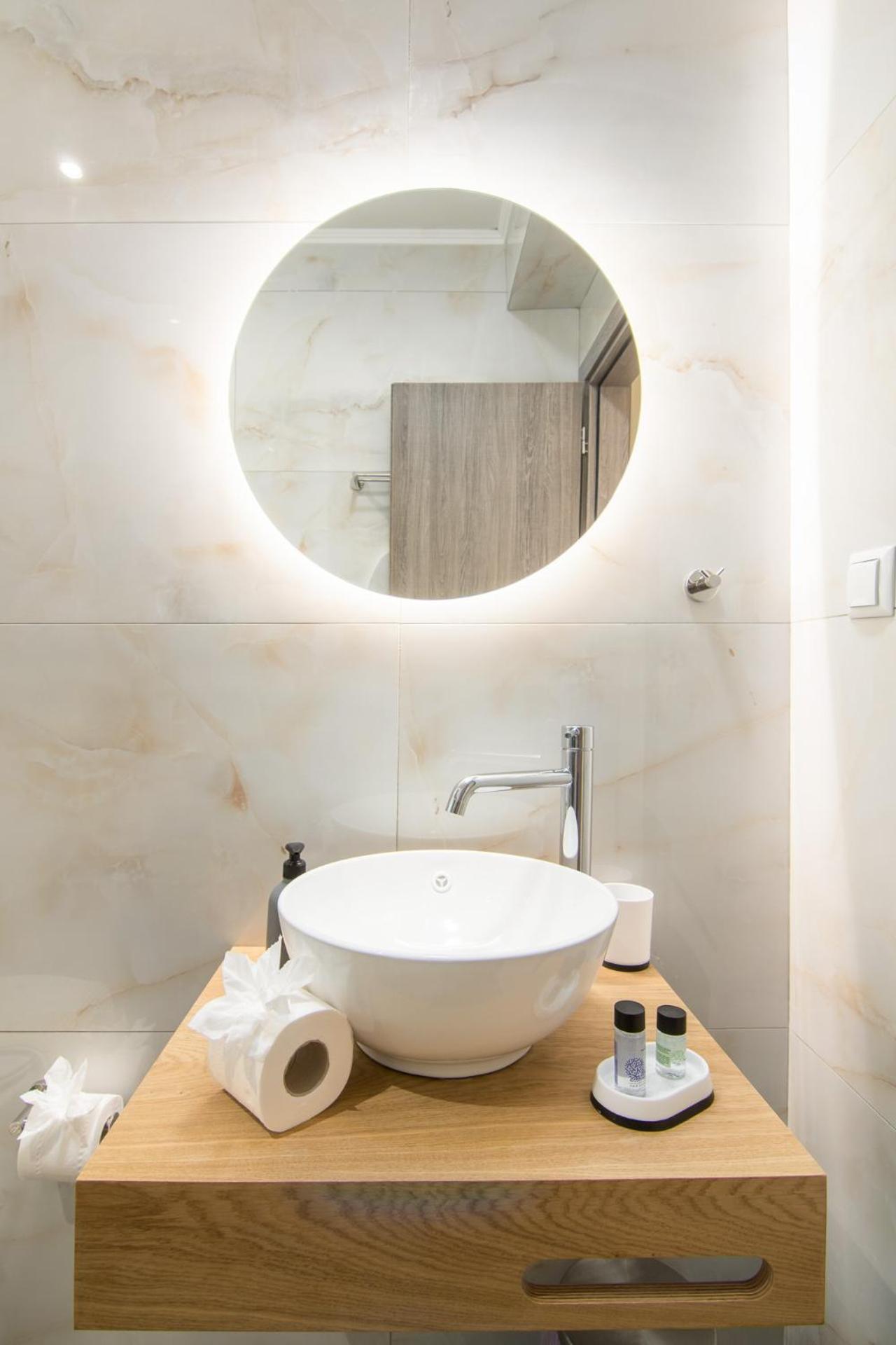 Windrose - Shared Pool Apartment *