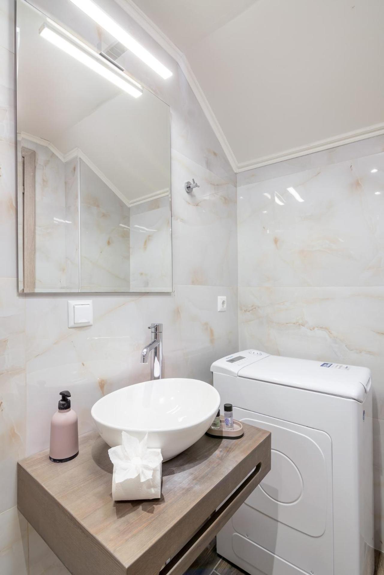 Windrose - Shared Pool Apartment *