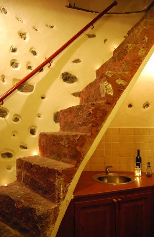Golden Sunset Apartment *