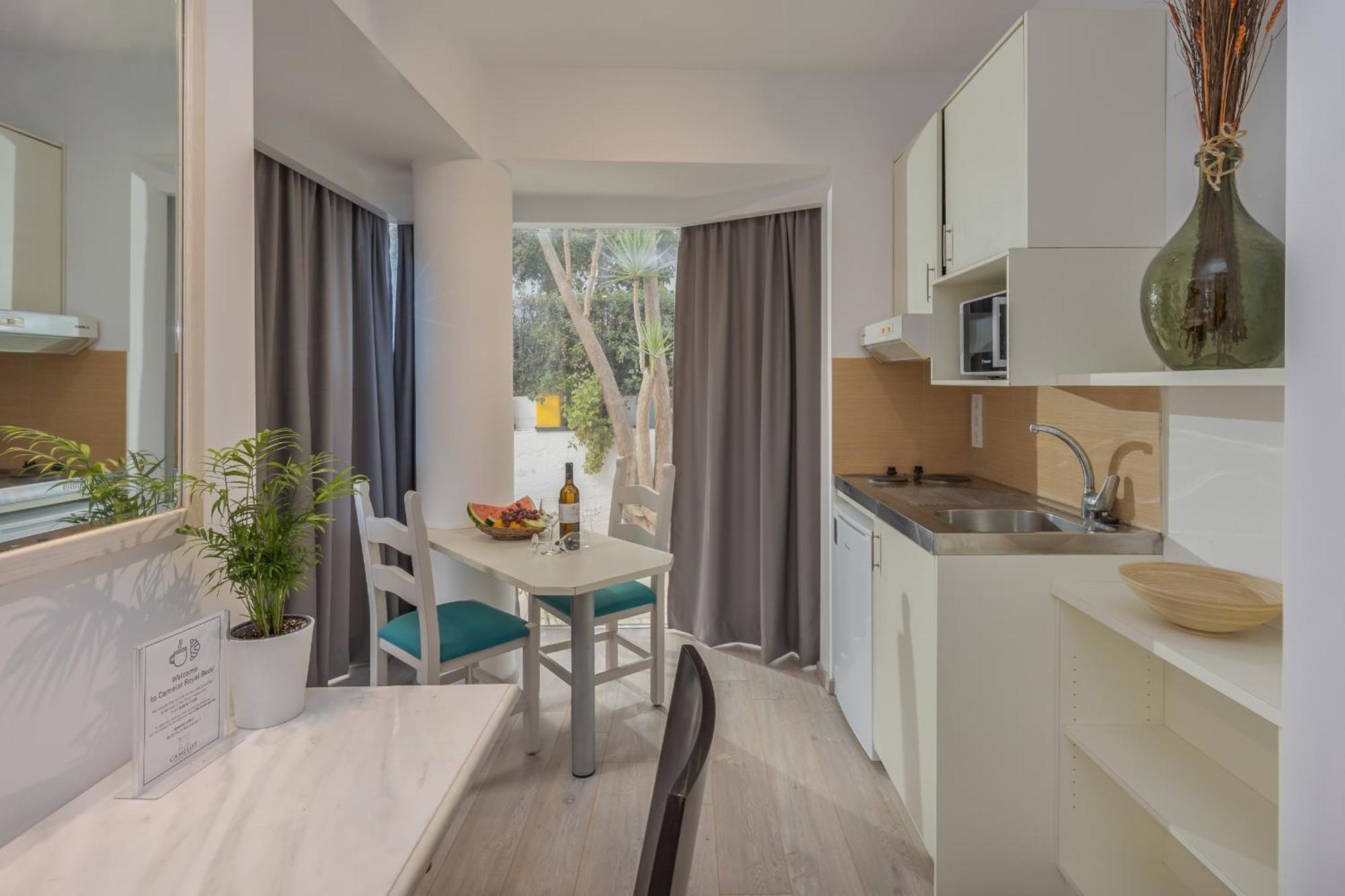 Camelot Royal Beds By Estia Aparthotel Stalida