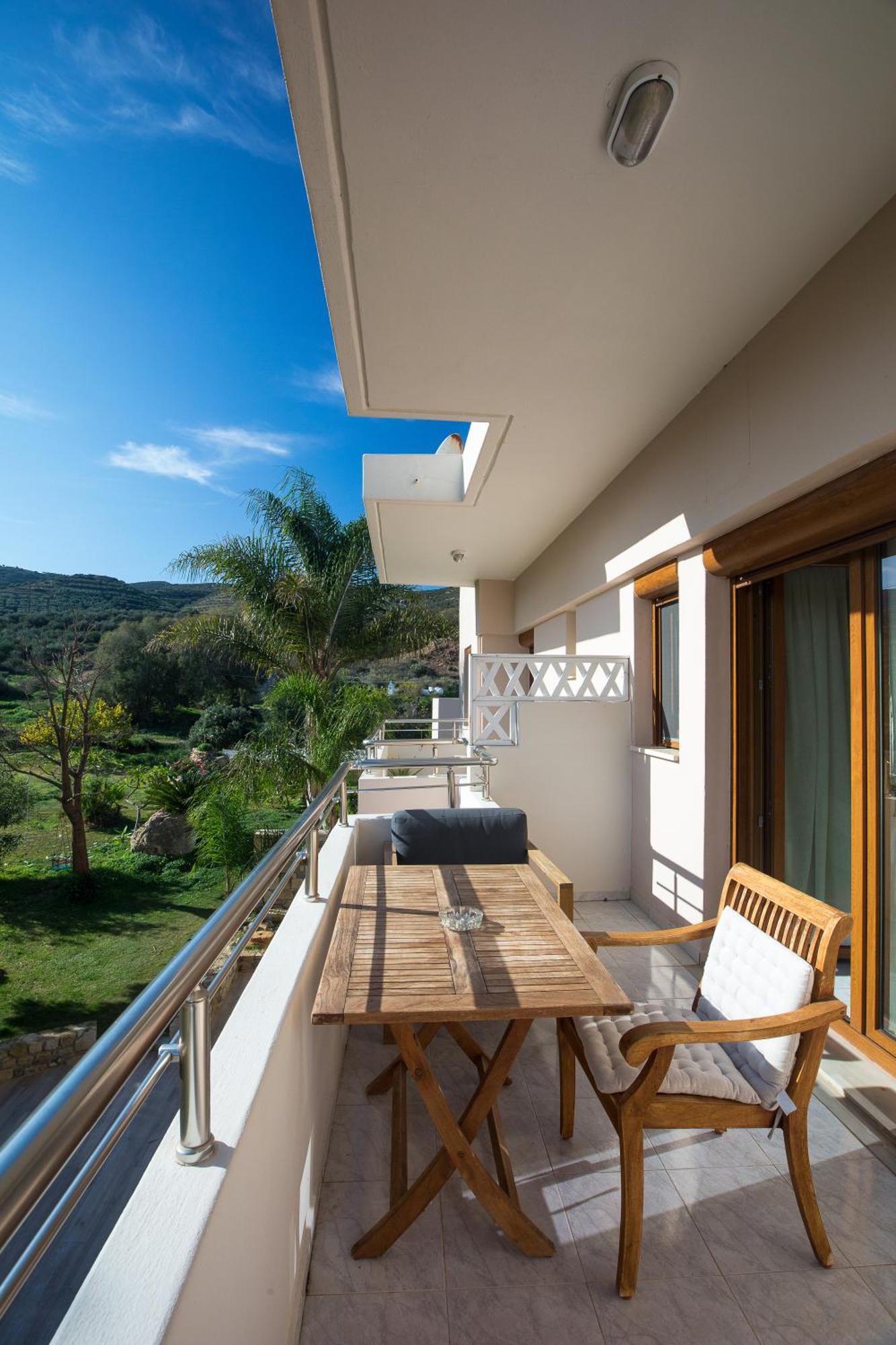 Aparthotel Arodamos & Apts
