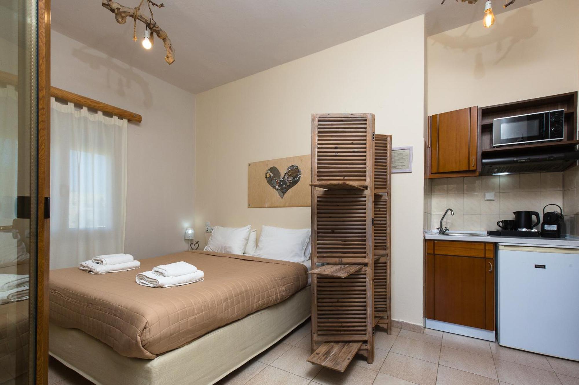Aparthotel Arodamos & Apts