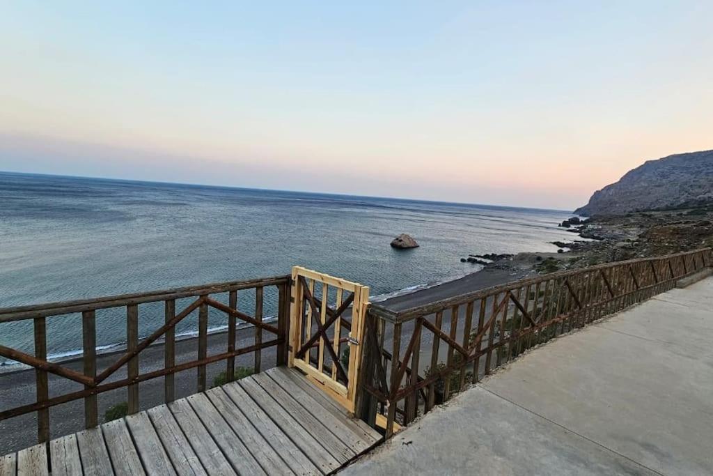 Amazing Seafront House With Private Beach Apartment *