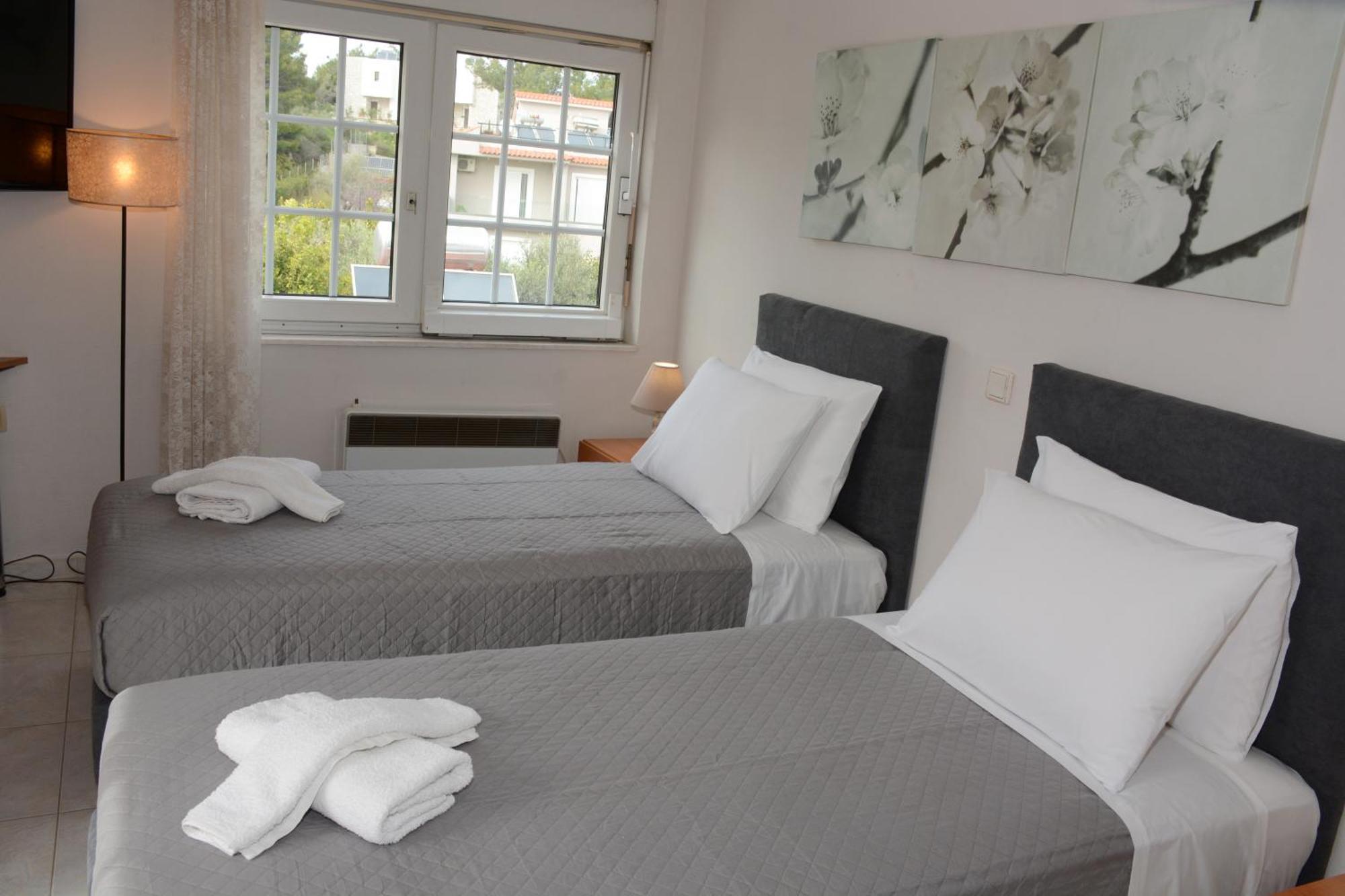 Athina's With Heated Pool Villa