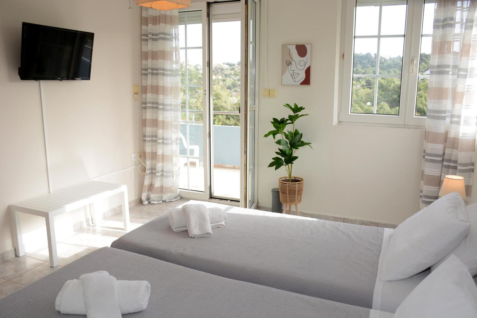 Athina's With Heated Pool *