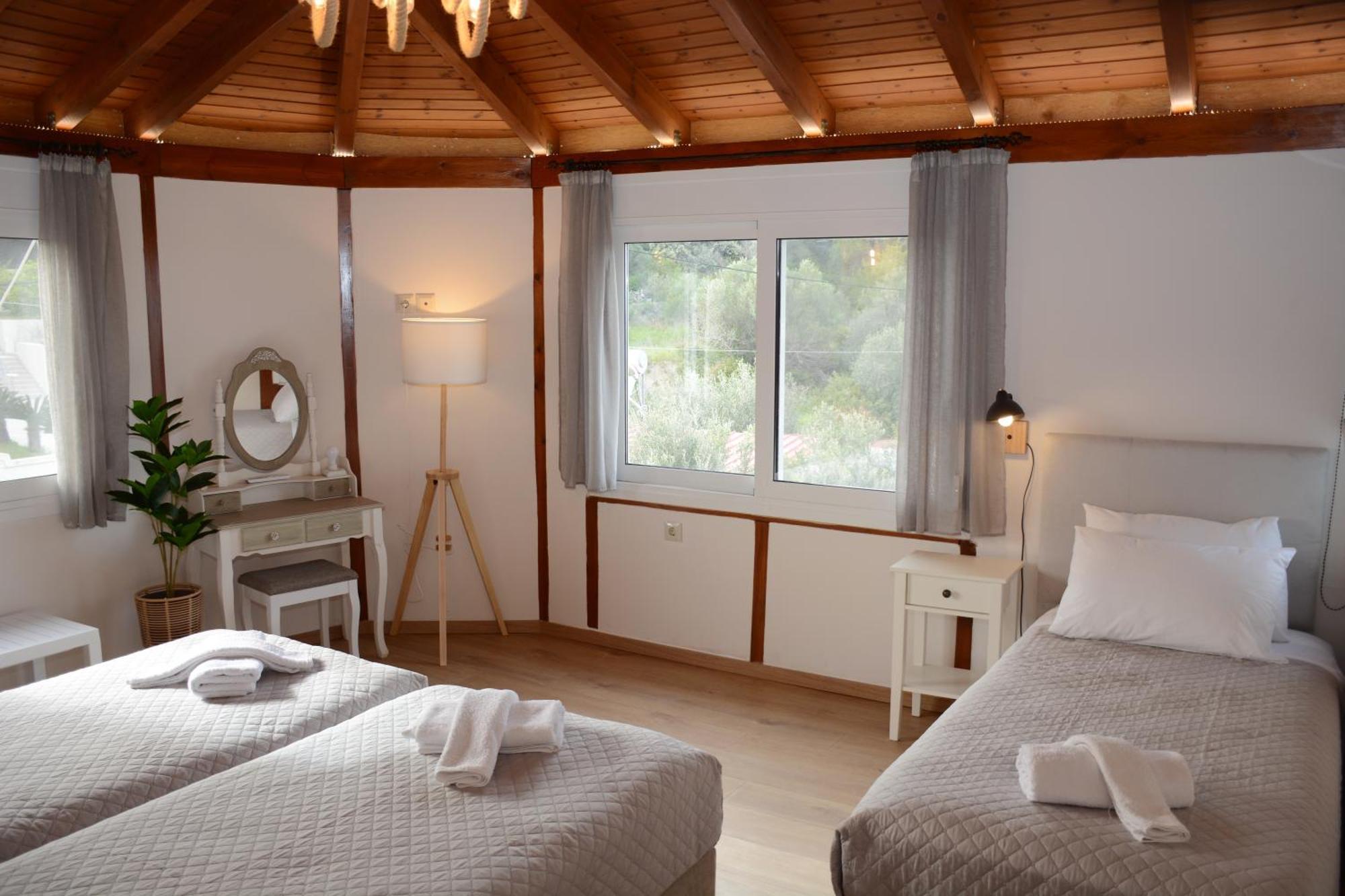 Athina's With Heated Pool Villa
