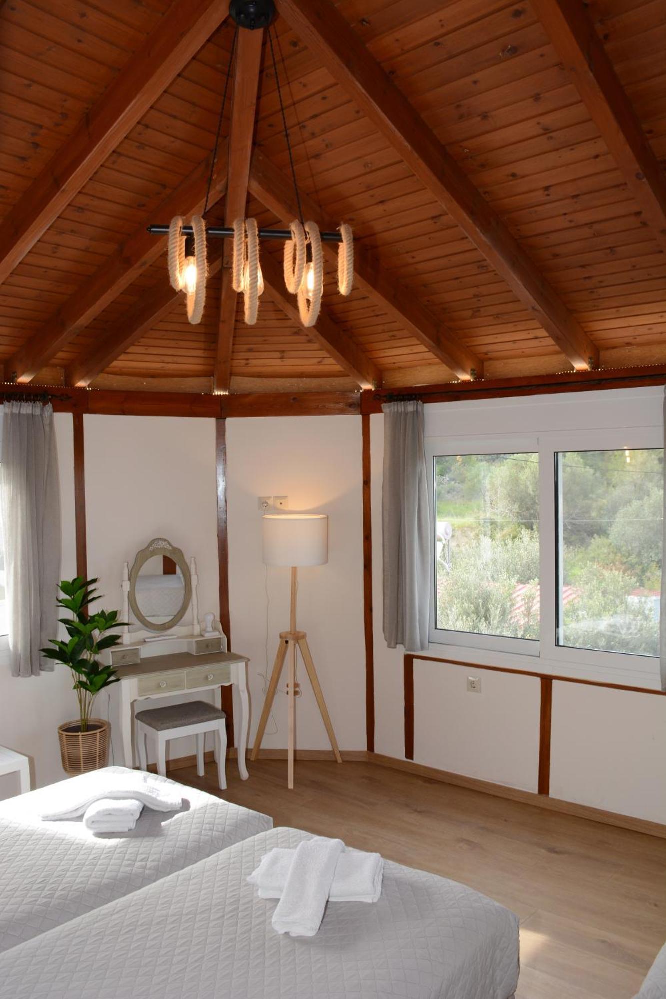 Villa Athina's With Heated Pool *