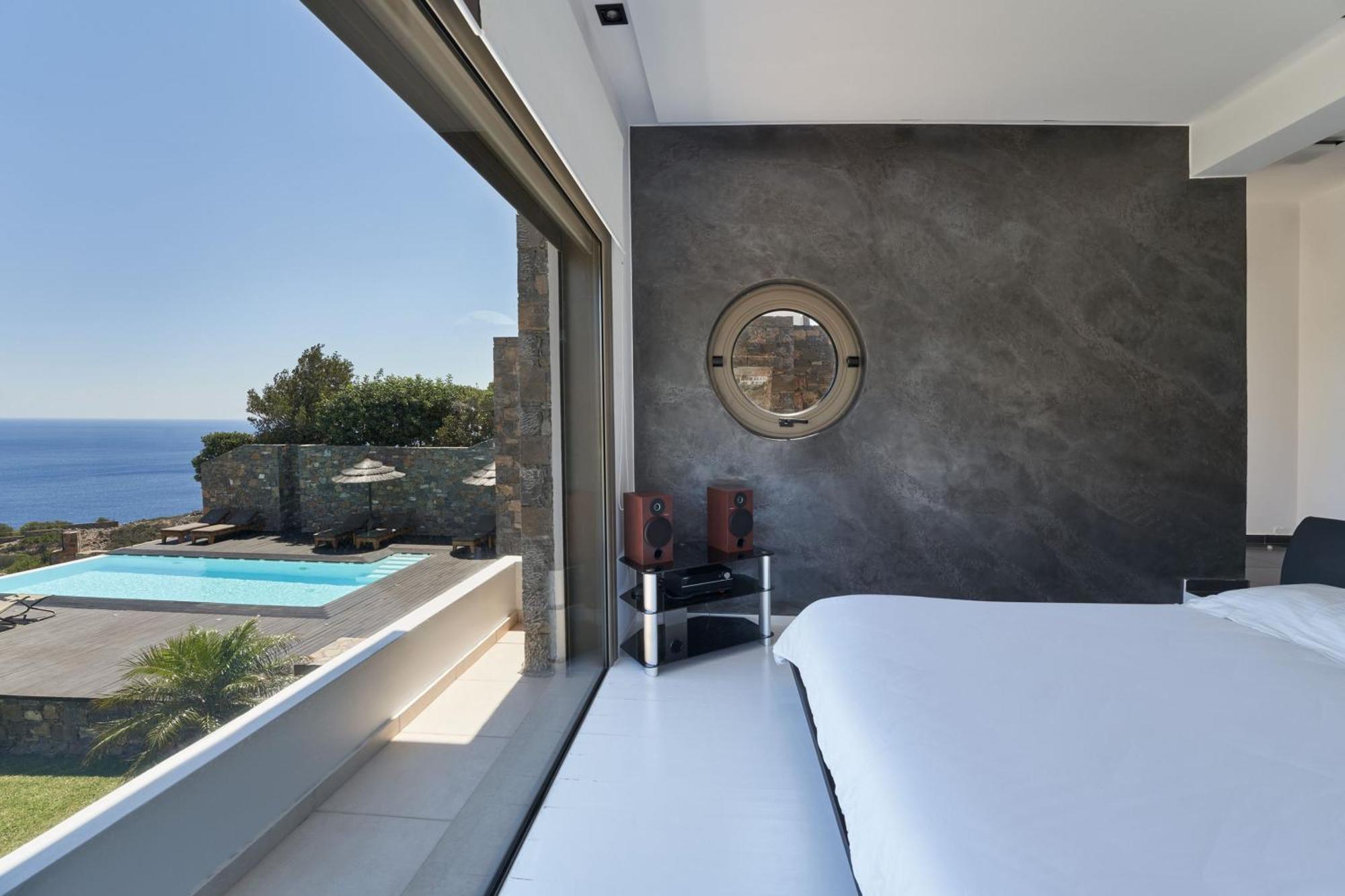 Elounda Black Pearl *