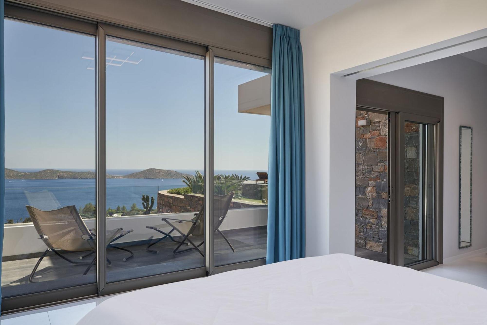 Elounda Black Pearl