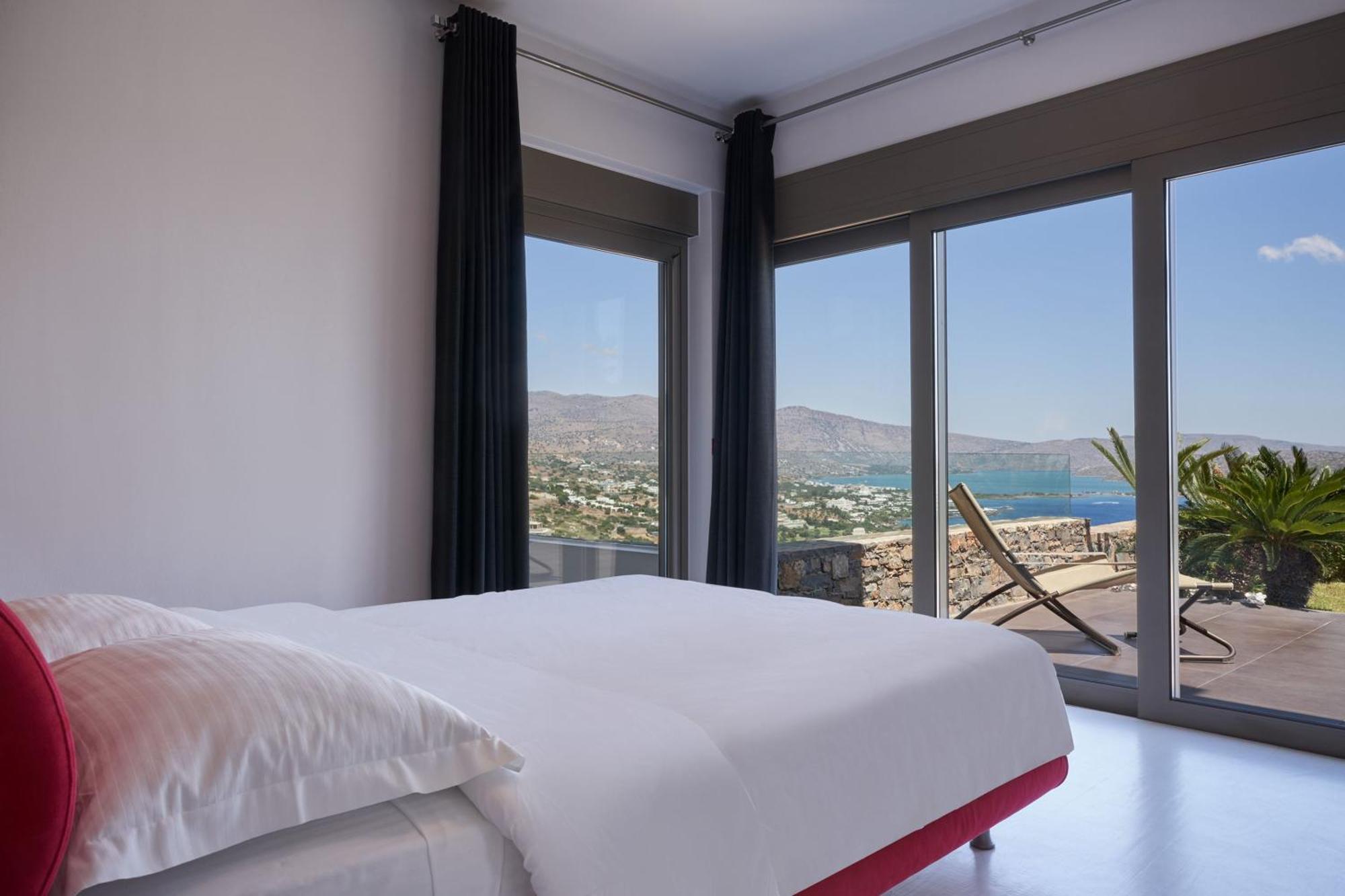 Elounda Black Pearl