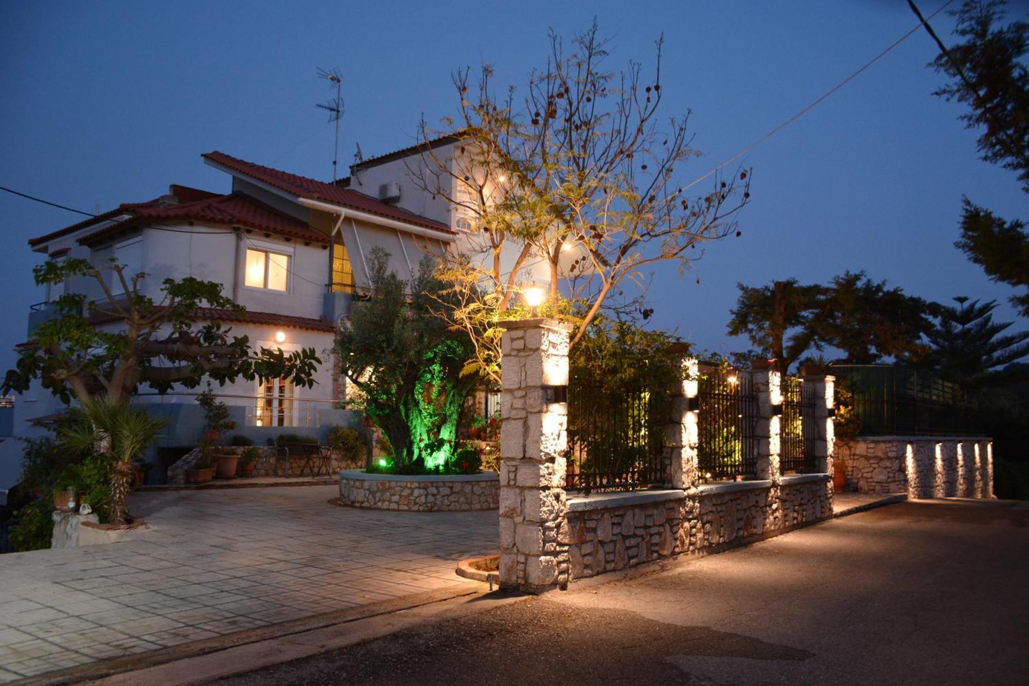 Athina's With Heated Pool