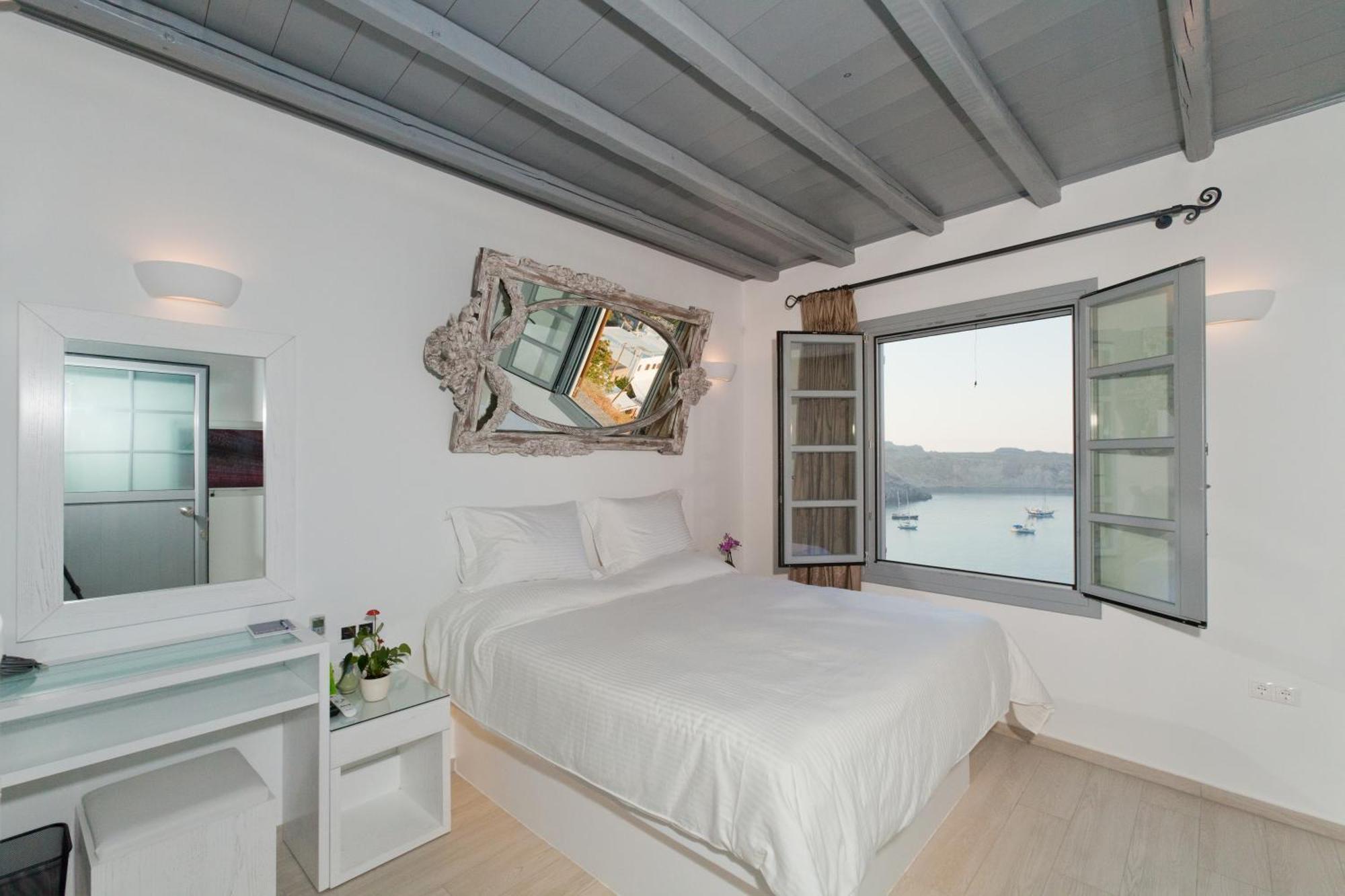 Villa Shore Boutique *
