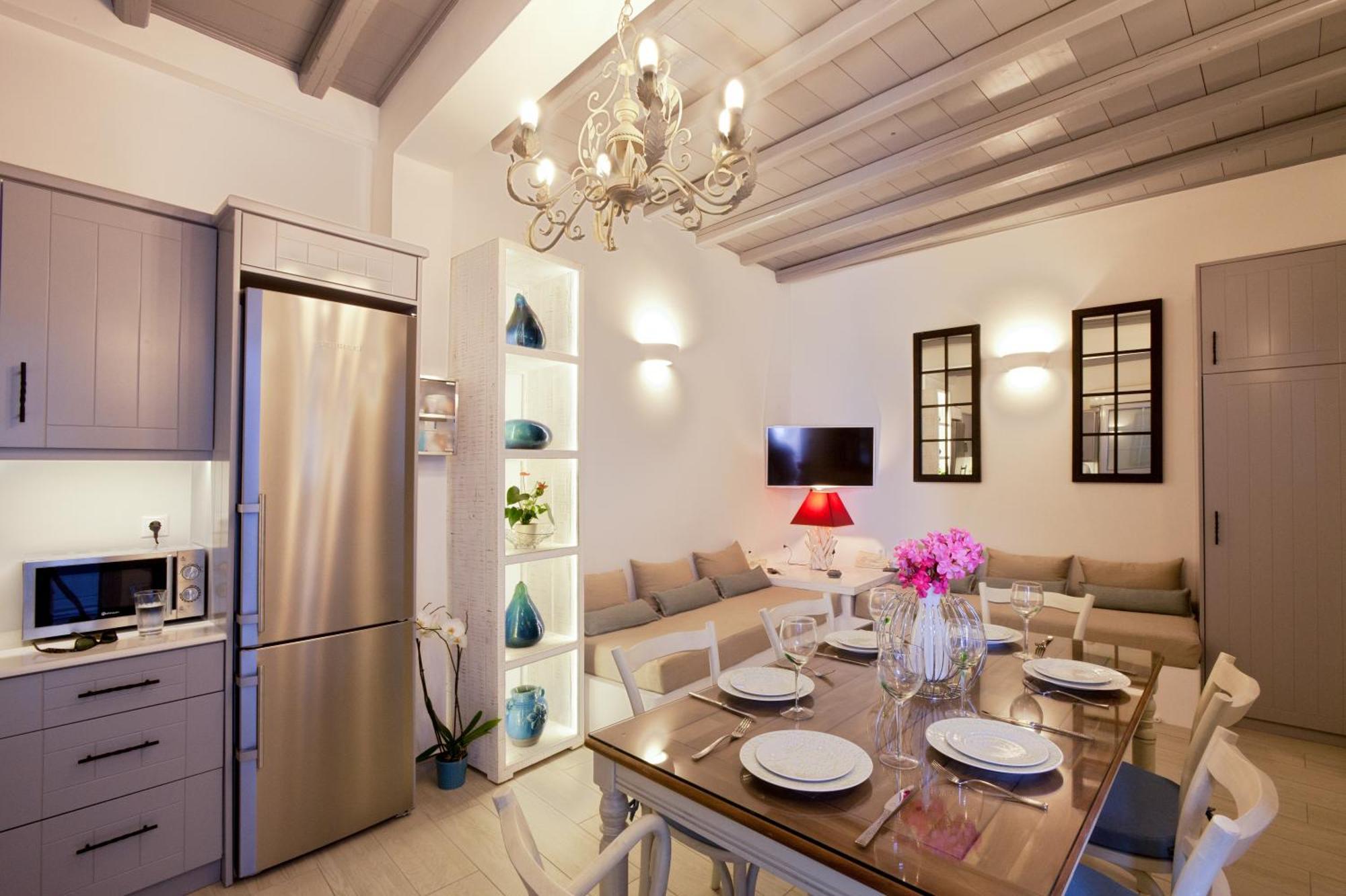 Villa Shore Boutique *