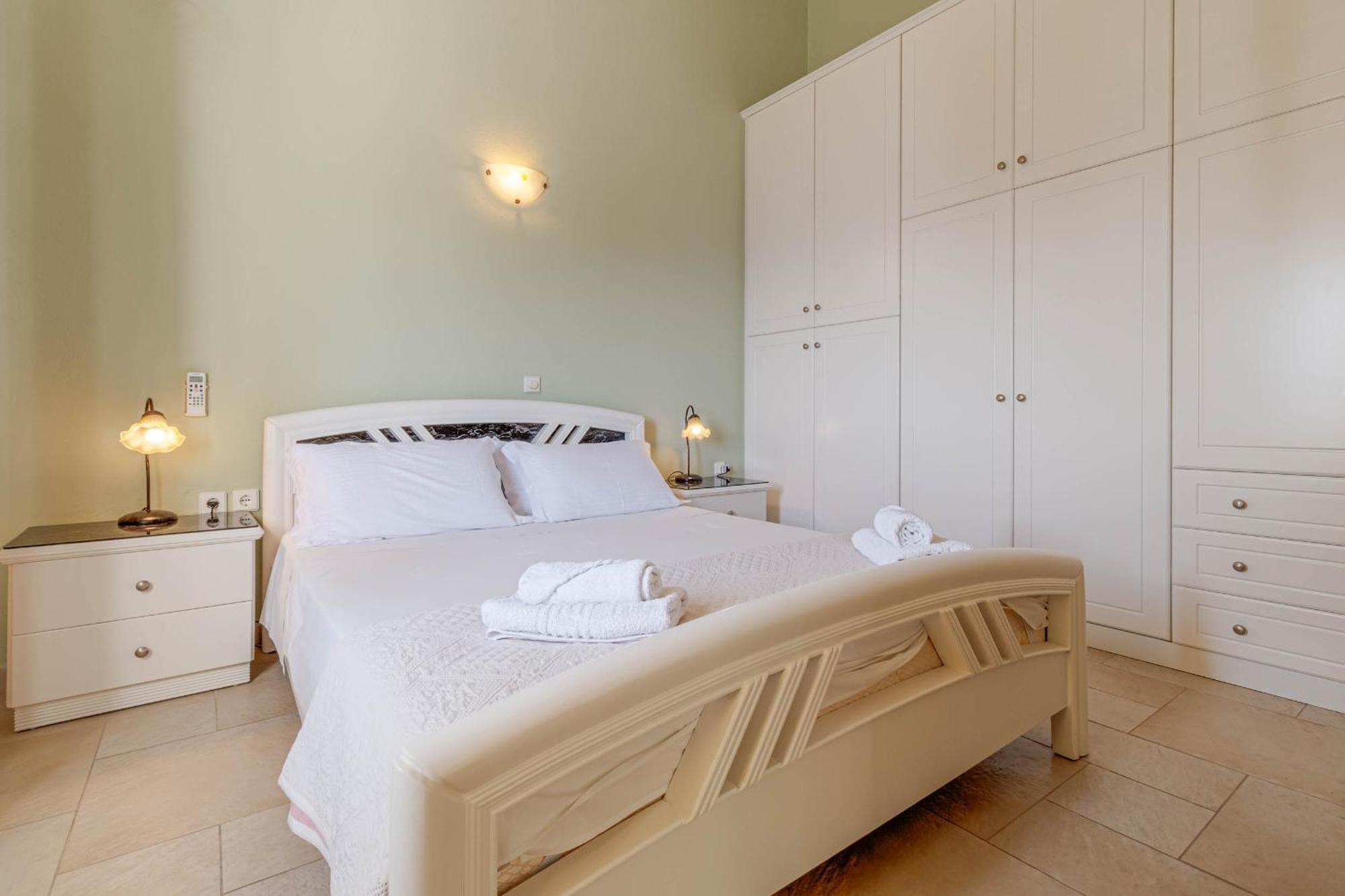 - Kouloura Villa Kalami (Corfu)